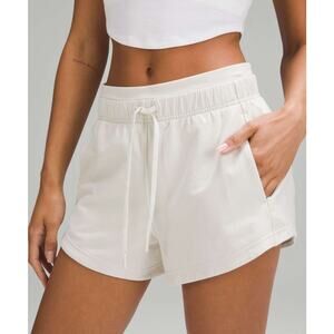 Lululemon inner glow short cream 3 inch